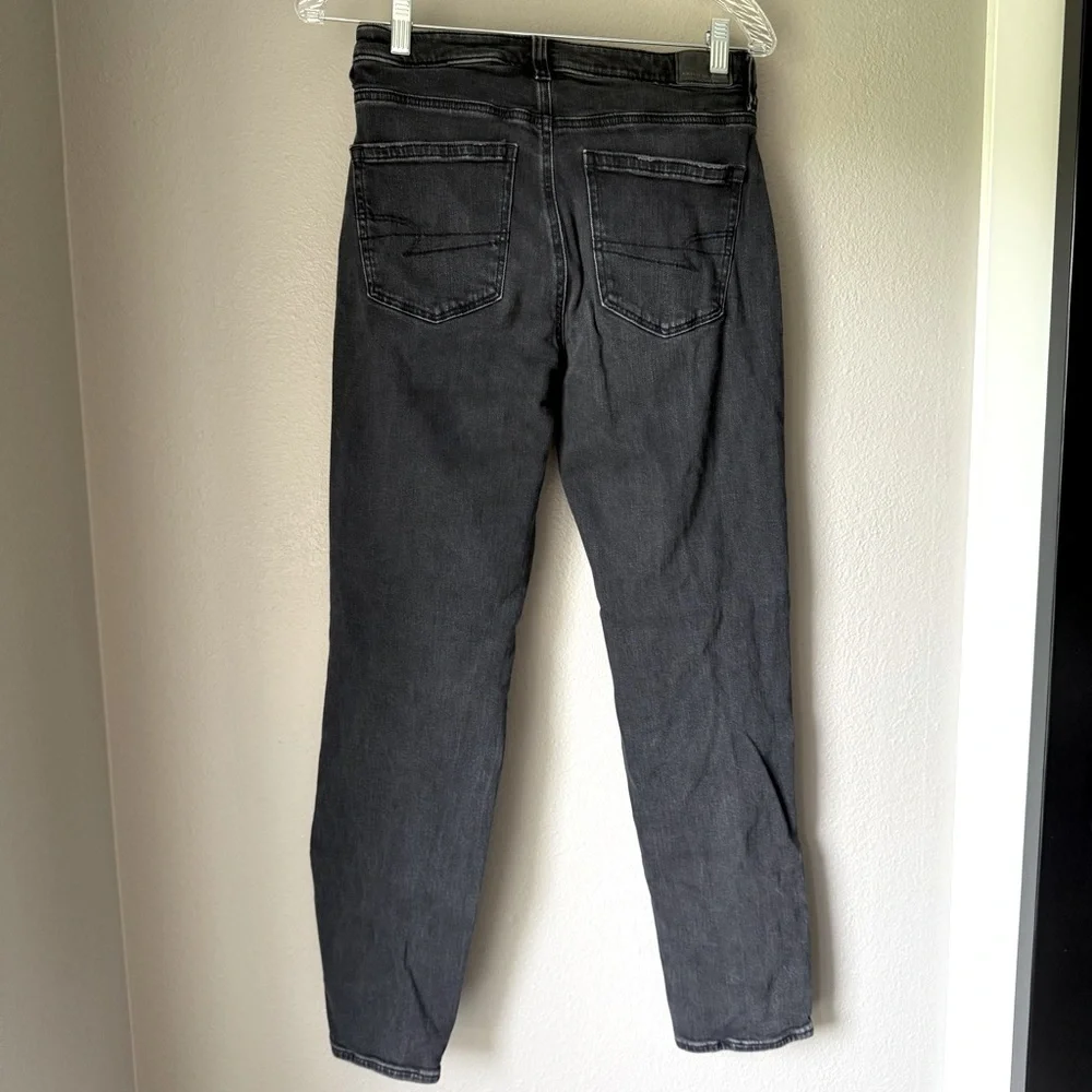 American Eagle 🦅 Strigid black distressed straight leg jeans size 4